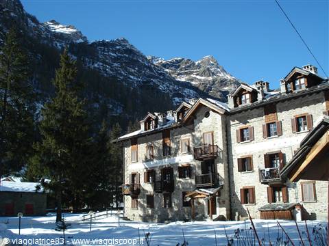 piccole abitazioni... tra la neve..