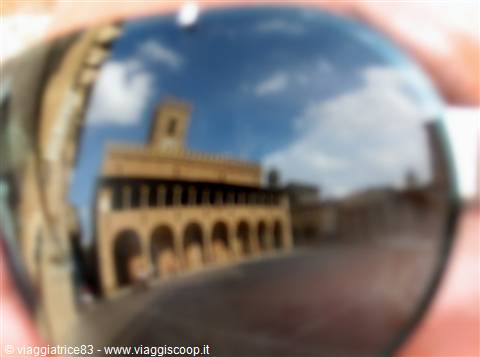 Riflessi del Palazzo Comunale