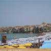 Centinaia e centinaia di ombrelloni a Cefalù --- meglio le spiagge non attrezzate secondo me!  ITALIA 