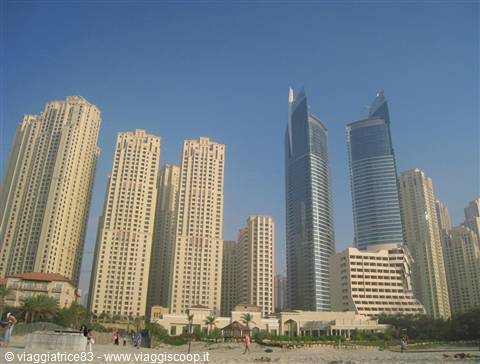 Oasis Beach Tower (le due torri blu)
