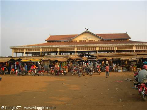 11 - Ban Lung - Mercato