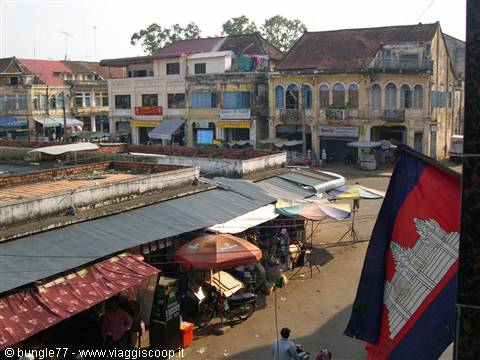 13 - Kratie  - Piazza del mercato