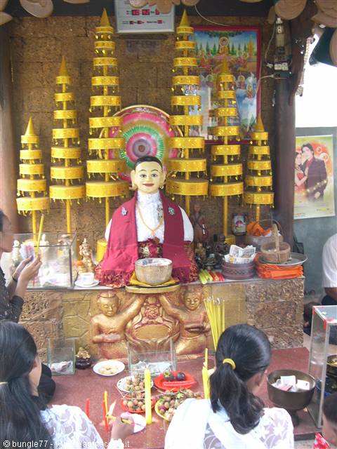 15 - PP - Wat Phnom - Trionfo del kitch
