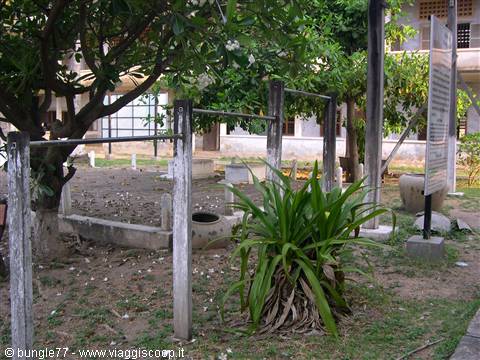 15 - PP - Tuol Sleng - Attrezzi