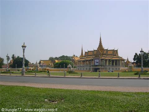 16 - PP - Palazzo Reale + Silver pagoda