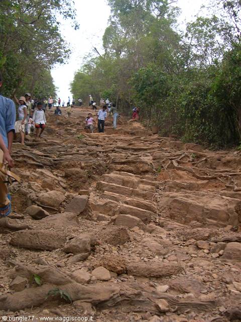17 - Angkor - Phnom Bakheng - Salita