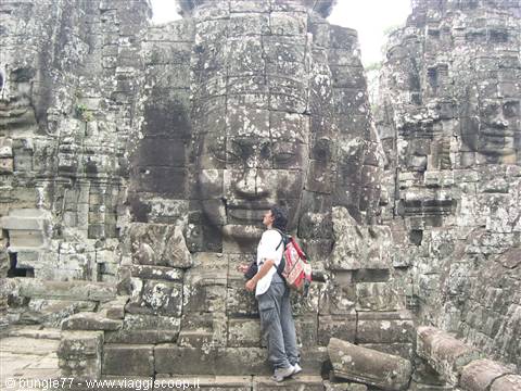 18 - Angkor - Bayon - Bacio