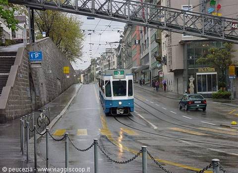 un tipico tram di Zurigo