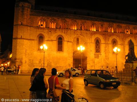 la fiancata della cattedrale di Altamura
