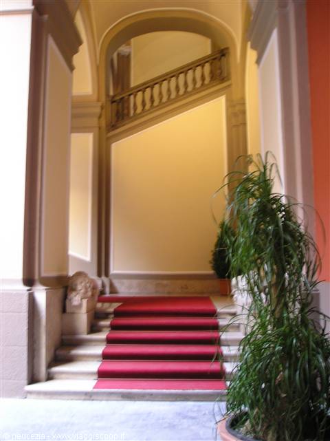 scalinata di palazzo Prefettura