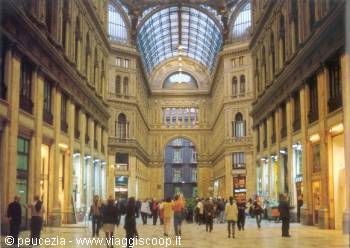 la galleria Umberto I