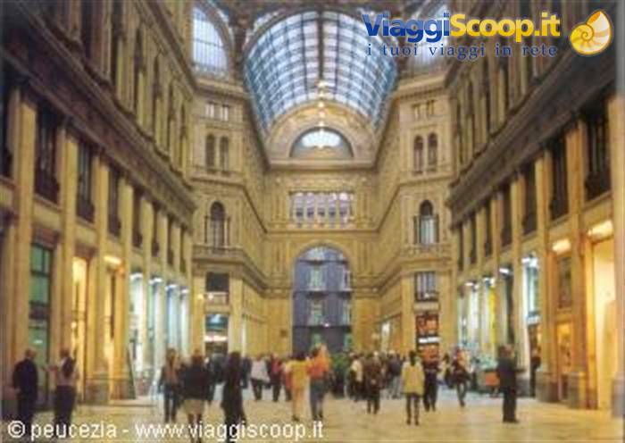la galleria Umberto I