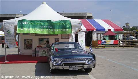 auto americana nello spazio dedicato a Cuba