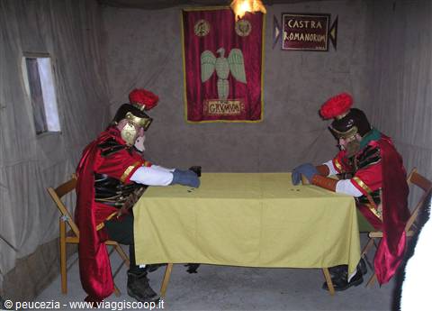 due soldati romani giocano