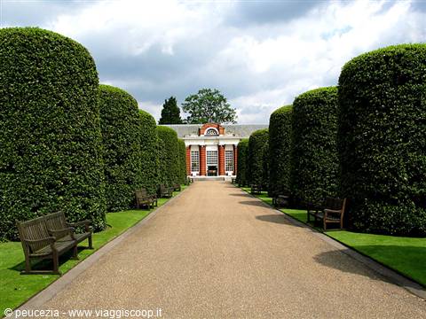 Kensington palace sullo sfondo