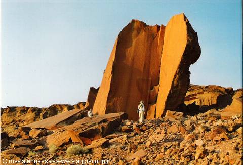 NAMIBIA-Twyfelfontein-monolite di arenaria