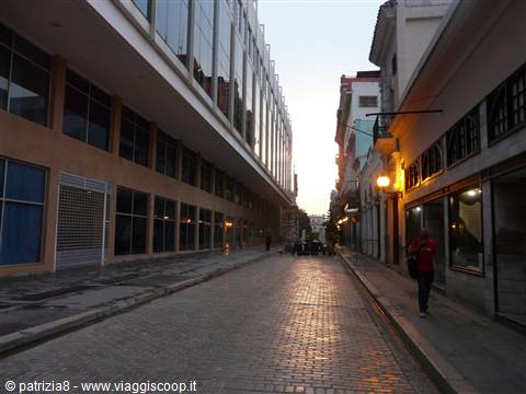 STRADA DESERTA