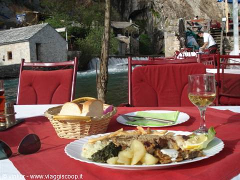 Blagaj:pranzo a base di trota a due passi dal tempio derviscio
