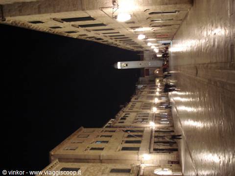 Dubrovnik: veduta notturna dello Stradun