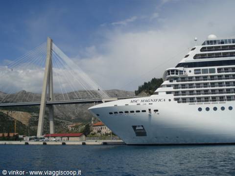 Dubrovnik: ponte nuovo e nave crociera