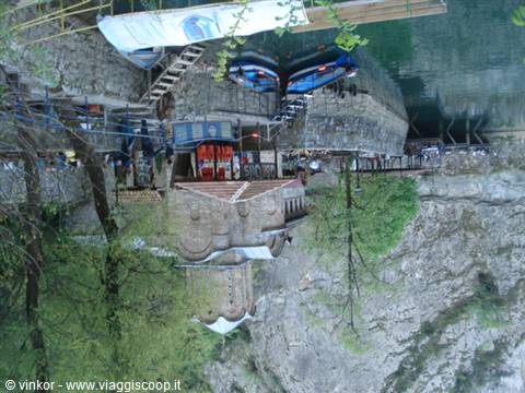 lago Matka, fuori Skopje: veduta del lago e chiesetta antica