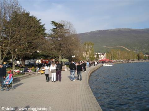 Ohrid: passeggiata lungo il lago domenica di Pasqua