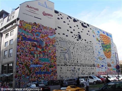 palazzo del centro con graffiti