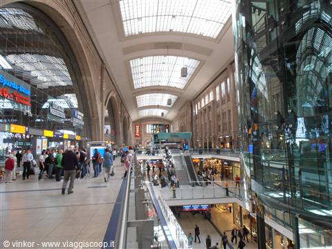 centro commerciale alla stazione ferroviaria
