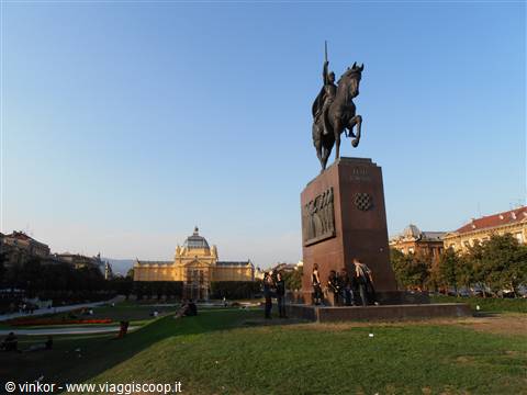 parco cittadino di fronte alla stazione centrale