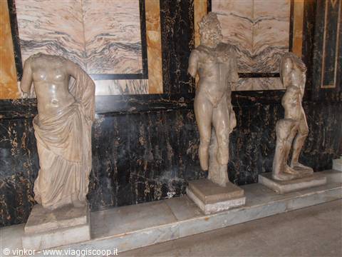 statue classiche al museo archeologico