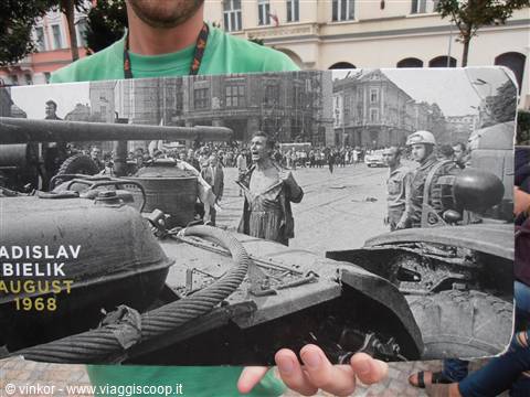 la foto famosa della rivolta contro i russi del 1969