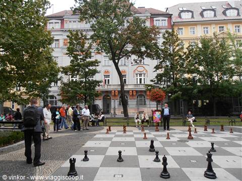 gioco degli scacchi in piazza