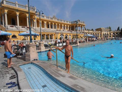 eccomi uscire dalla piscina