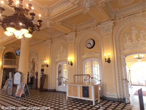 la hall delle terme all'ingresso