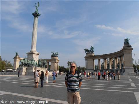 la piazza degli eroi