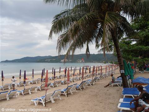 la spiaggia di Patong a Phuket, Tailandia