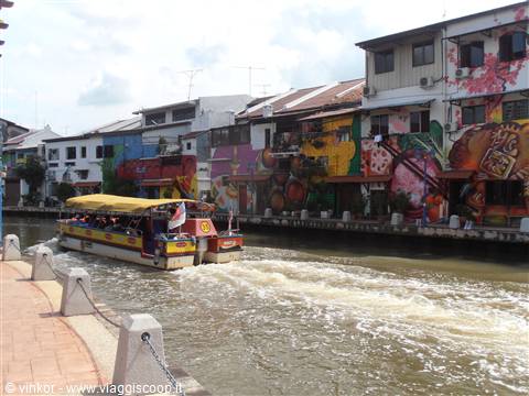 lungo il fiume a Malacca, Malesia