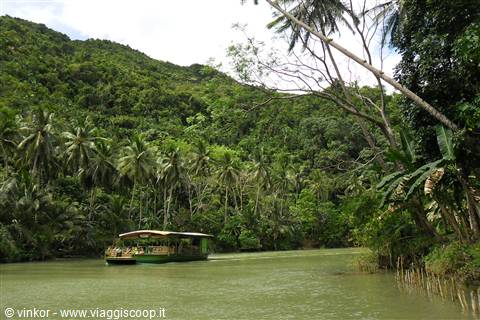 il fiume Loboc coi ristoranti galleggianti,isola di Bohol,Filippine