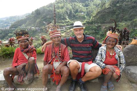 un gruppo di vecchietti tra cui me a Batad, Luzon, Filippine