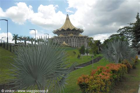 il palazzo del parlamento a Kuching capitale del Sarawak,Borneo Malesia