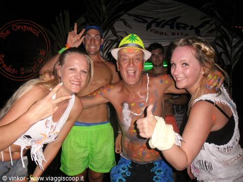 ancora una foto del Full Moon Party con me protagonista