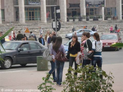 studentesse a Tirana