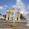Porta di Brandeburgo di Potsdam con fontana GERMANIA 