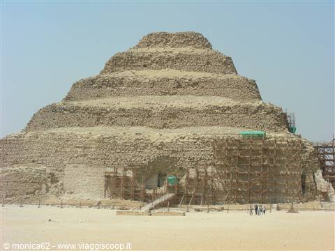 LA PIRIMIDE A GRADONI DI SAKKARA
