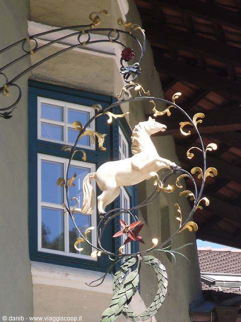 insegna a Chiusa (Bz)
