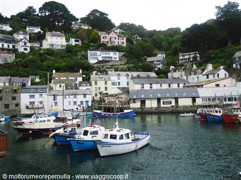 immagine del porto di Polperro, paesino di pescatori in Cornovaglia