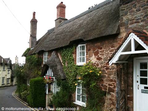 cottage dal tetto di paglia a Porlock, Somerset