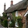 cottage dal tetto di paglia a Porlock, Somerset REGNO UNITO 