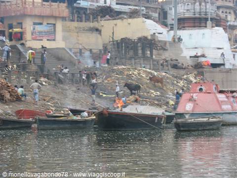 Varanasi - Cremazione sui Ghats