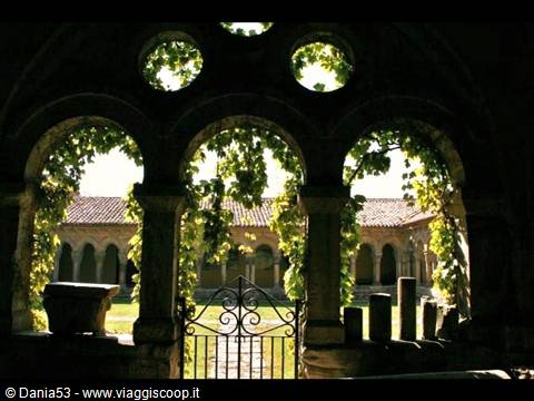 Santillana del Mar chiostro Colegiata